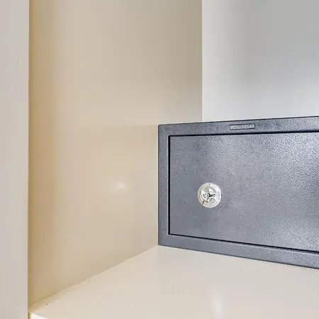 公寓 Yucca Park, Lovely, Quiet, 2 Bedroom, 70m2, Ocean Pool View! 阿德耶