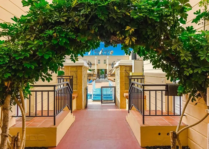 Yucca Park, Lovely, Quiet, 2 Bedroom, 70m2, Ocean Pool View! Διαμέρισμα