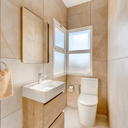 Yucca Park, Lovely, Quiet, 2 Bedroom, 70m2, Ocean Pool View! 아파트 *