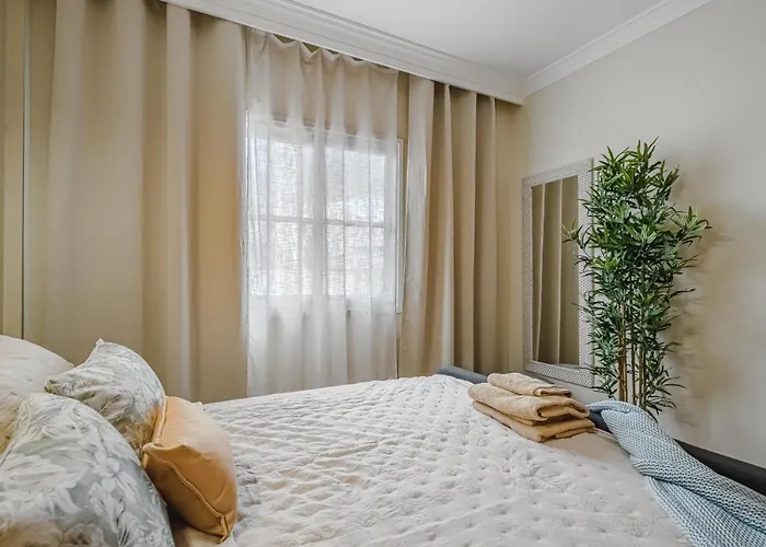 Yucca Park, Lovely, Quiet, 2 Bedroom, 70m2, Ocean Pool View! شقة