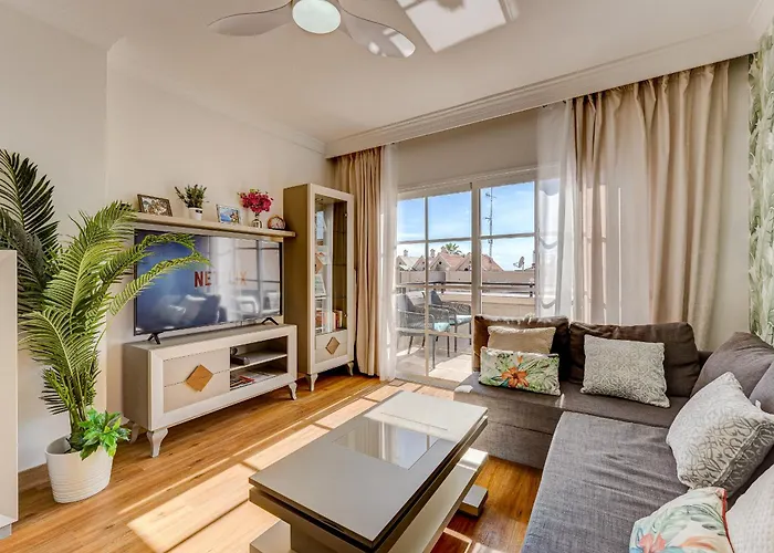 Yucca Park, Lovely, Quiet, 2 Bedroom, 70m2, Ocean Pool View! شقة