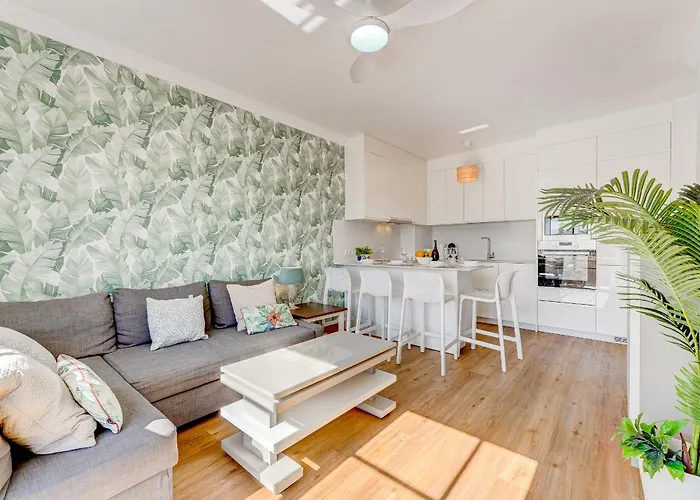 Yucca Park, Lovely, Quiet, 2 Bedroom, 70m2, Ocean Pool View! أذيخي