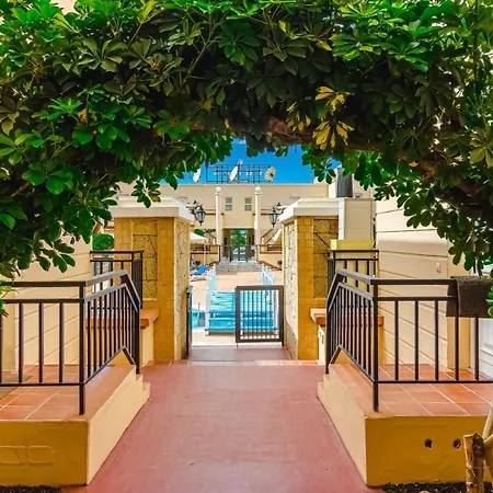 Yucca Park, Lovely, Quiet, 2 Bedroom, 70m2, Ocean Pool View! Apartament